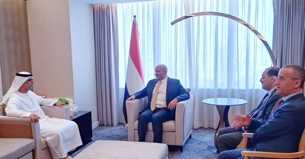 طارق صالح يناقش مع السفير الإماراتي تعزيز التعاون بين البلدين