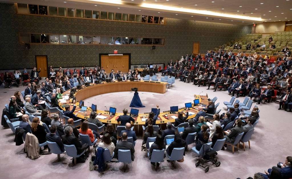 مجلس الأمن يصدر بياناً بشأن التصعيد في البحر الأحمر وباب المندب (النص)
