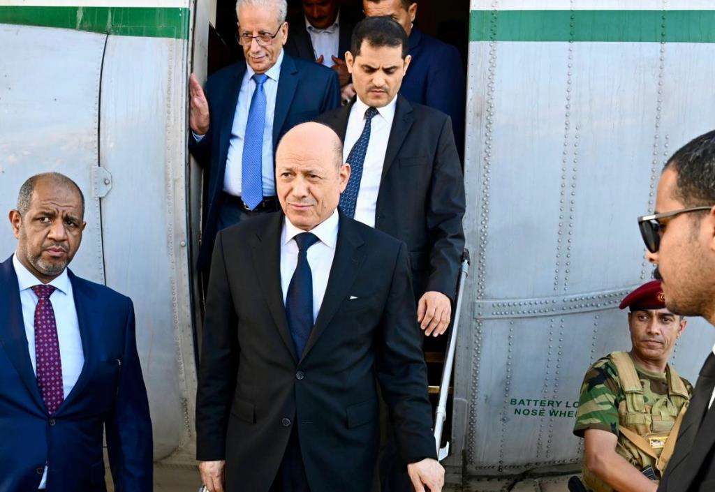 الرئيس العليمي يغادر عدن في اجازة تستغرق عدة أيام